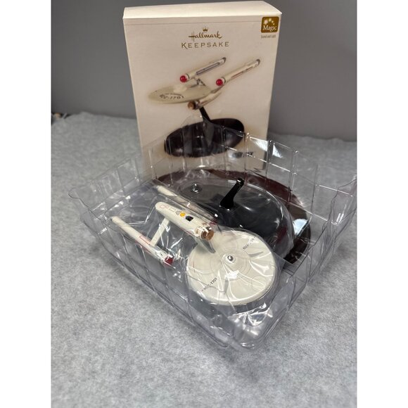 Hallmark 2006 Star Trek U.S.S. Enterprise NCC-1701 Keepsake Ornament with Magic - Picture 8 of 9